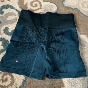 lulu lemon biker/compression shorts